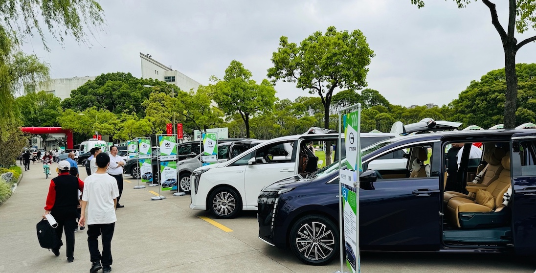 E直播“高校行”:上海大学站完美收官,新营销助力新汽车